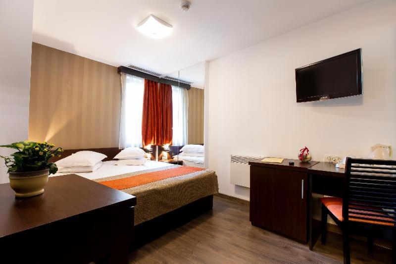 Hotel Duke Armeneasca - Ex Tempo Bucarest Habitación foto